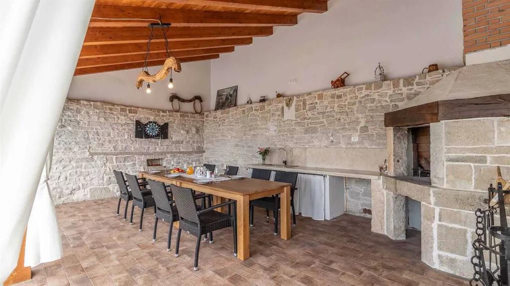 4-Bedroom Villa in Sveti Lovreč for 8 Guests