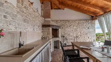 4-Bedroom Villa in Sveti Lovreč for 8 Guests