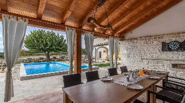 4-Bedroom Villa in Sveti Lovreč for 8 Guests