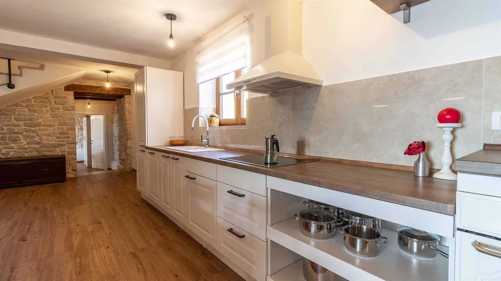 4-Bedroom Villa in Sveti Lovreč for 8 Guests