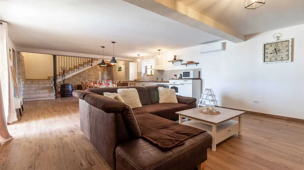 4-Bedroom Villa in Sveti Lovreč for 8 Guests