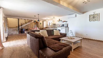 4-Bedroom Villa in Sveti Lovreč for 8 Guests