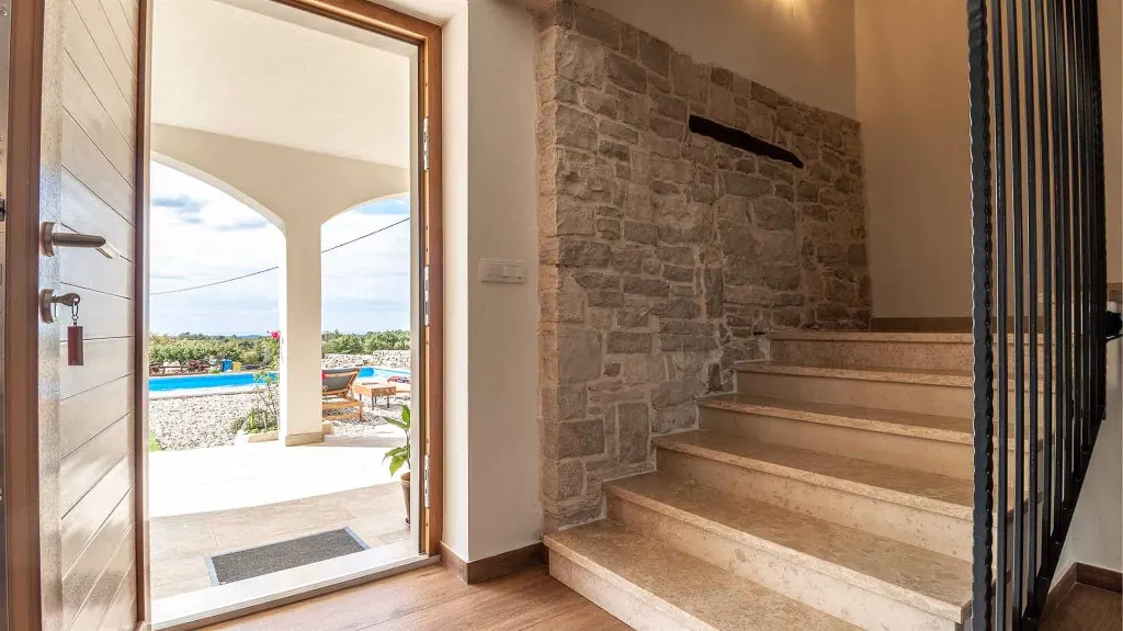 4-Bedroom Villa in Sveti Lovreč for 8 Guests