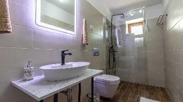 4-Bedroom Villa in Sveti Lovreč for 8 Guests