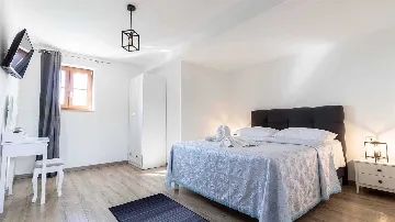 4-Bedroom Villa in Sveti Lovreč for 8 Guests