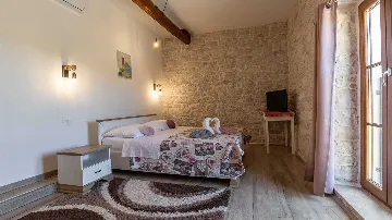 4-Bedroom Villa in Sveti Lovreč for 8 Guests