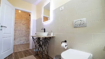 4-Bedroom Villa in Sveti Lovreč for 8 Guests