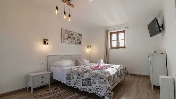 4-Bedroom Villa in Sveti Lovreč for 8 Guests