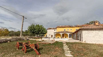 4-Bedroom Villa in Sveti Lovreč for 8 Guests
