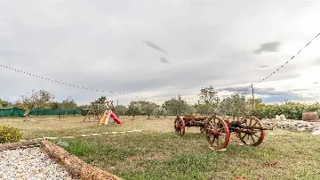 4-Bedroom Villa in Sveti Lovreč for 8 Guests