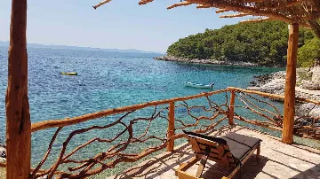 Rustic Stone Villa in Zastražišće (4–7 guests)