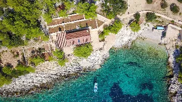 Rustic Stone Villa in Zastražišće (4–7 guests)