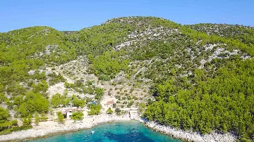 Rustic Stone Villa in Zastražišće (4–7 guests)