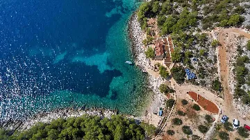 Rustic Stone Villa in Zastražišće (4–7 guests)