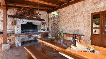 Rustic Stone Villa in Zastražišće (4–7 guests)