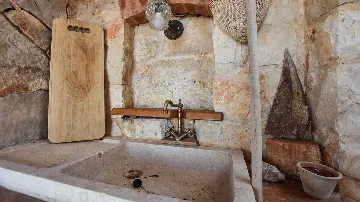 Rustic Stone Villa in Zastražišće (4–7 guests)