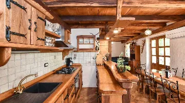 Rustic Stone Villa in Zastražišće (4–7 guests)