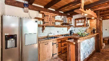 Rustic Stone Villa in Zastražišće (4–7 guests)