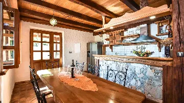 Rustic Stone Villa in Zastražišće (4–7 guests)