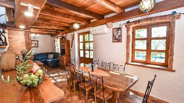 Rustic Stone Villa in Zastražišće (4–7 guests)