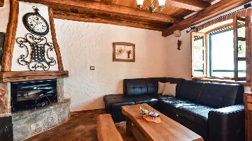 Rustic Stone Villa in Zastražišće (4–7 guests)