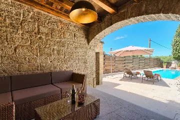 Heritage Villa in Višnjan for 8 Guests