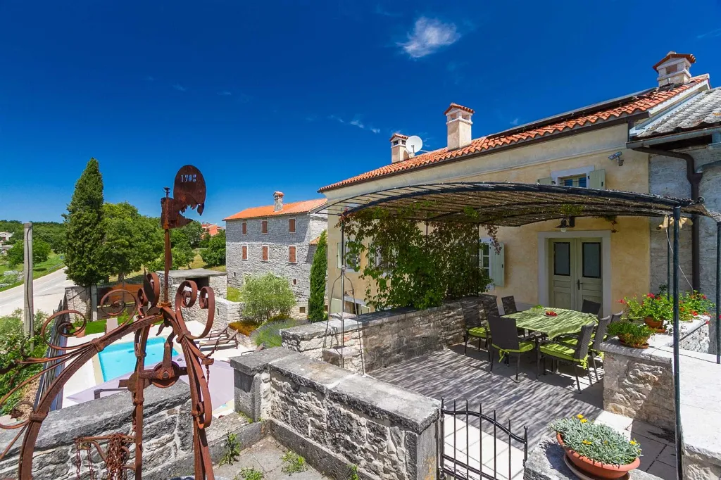 Heritage Villa in Višnjan for 8 Guests