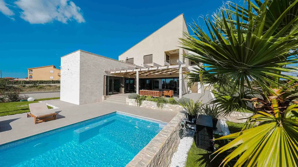 Modern 3-Bedroom Villa in Poljica-Brig for 6