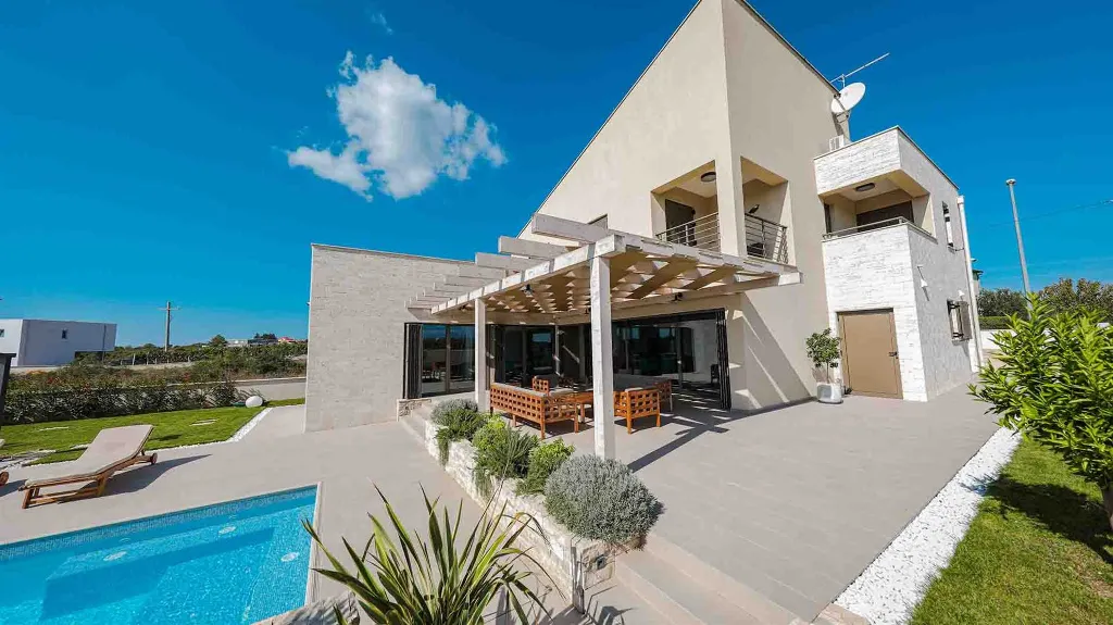 Modern 3-Bedroom Villa in Poljica-Brig for 6