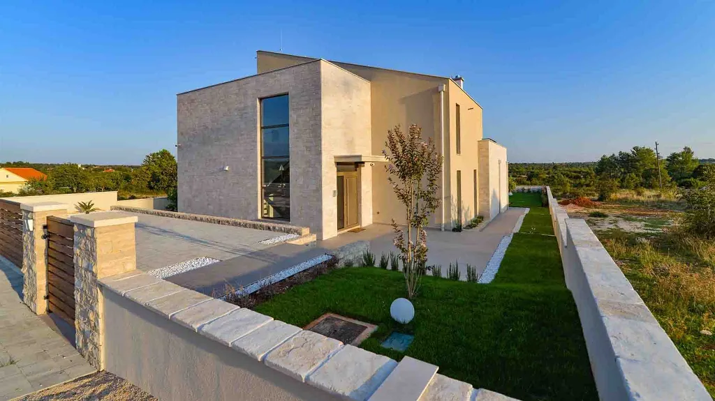 Modern 3-Bedroom Villa in Poljica-Brig for 6