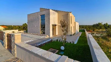 Modern 3-Bedroom Villa in Poljica-Brig for 6