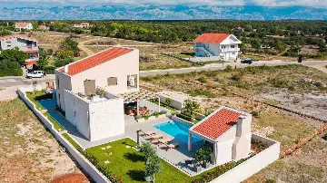 Modern 3-Bedroom Villa in Poljica-Brig for 6