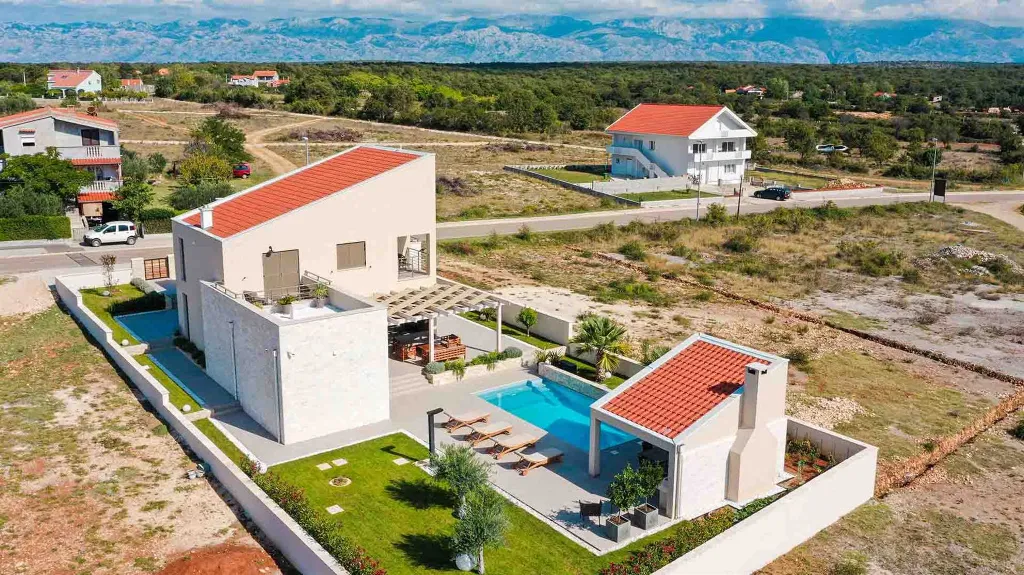 Modern 3-Bedroom Villa in Poljica-Brig for 6