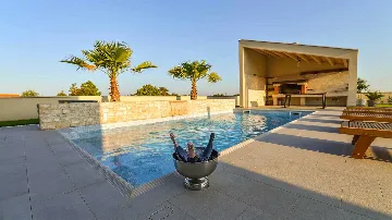 Modern 3-Bedroom Villa in Poljica-Brig for 6