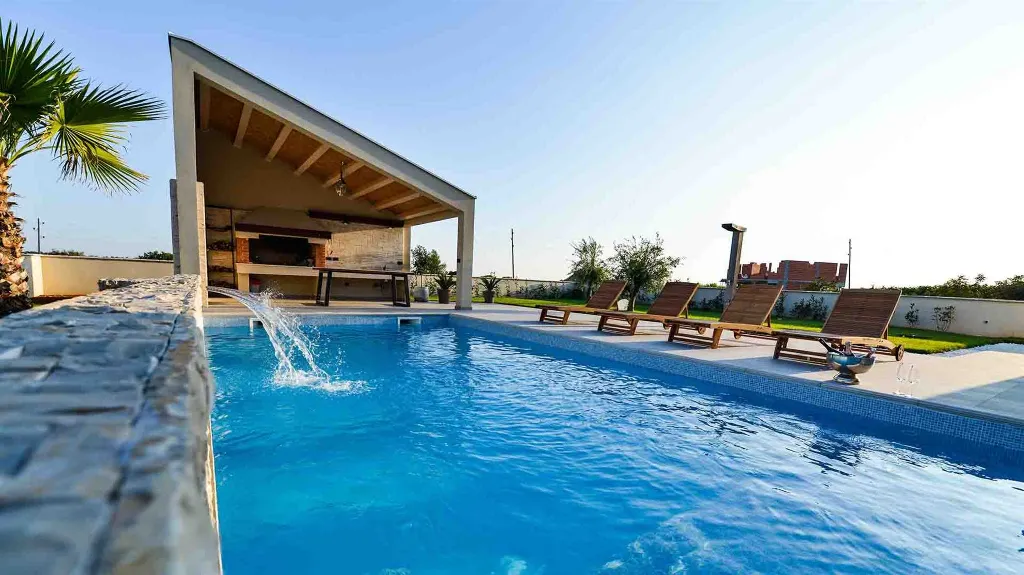 Modern 3-Bedroom Villa in Poljica-Brig for 6