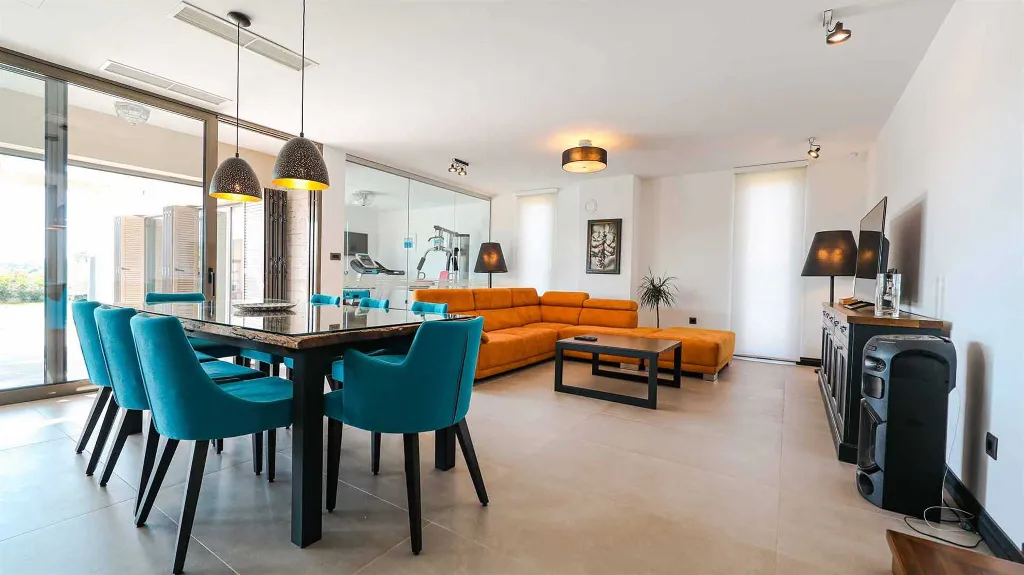 Modern 3-Bedroom Villa in Poljica-Brig for 6