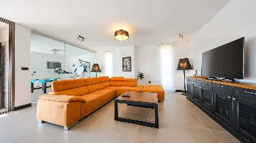 Modern 3-Bedroom Villa in Poljica-Brig for 6