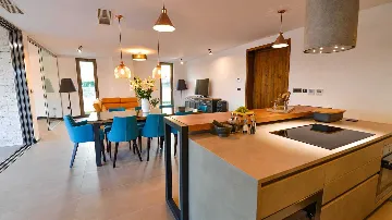 Modern 3-Bedroom Villa in Poljica-Brig for 6