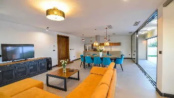 Modern 3-Bedroom Villa in Poljica-Brig for 6