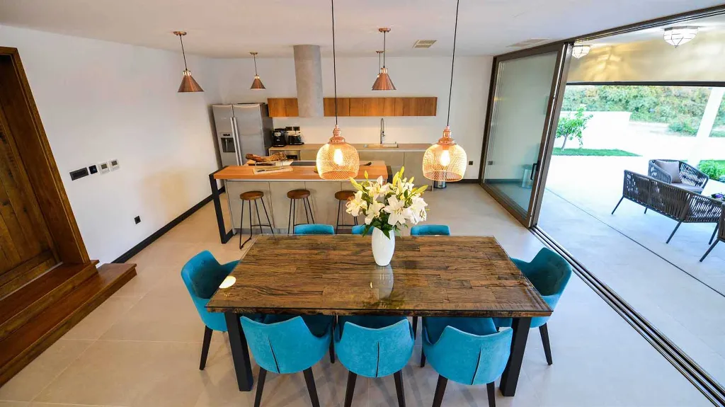 Modern 3-Bedroom Villa in Poljica-Brig for 6