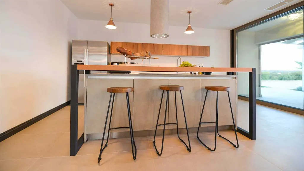 Modern 3-Bedroom Villa in Poljica-Brig for 6