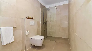 Modern 3-Bedroom Villa in Poljica-Brig for 6