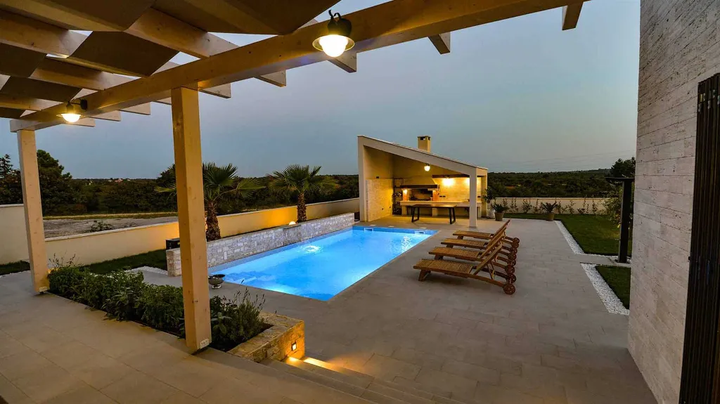 Modern 3-Bedroom Villa in Poljica-Brig for 6