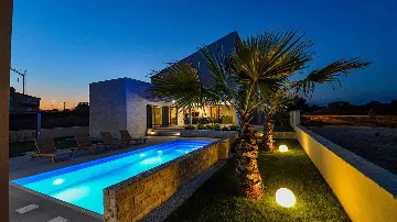 Modern 3-Bedroom Villa in Poljica-Brig for 6