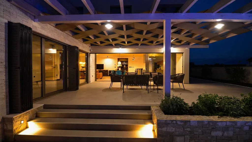 Modern 3-Bedroom Villa in Poljica-Brig for 6