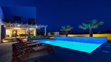 Modern 3-Bedroom Villa in Poljica-Brig for 6