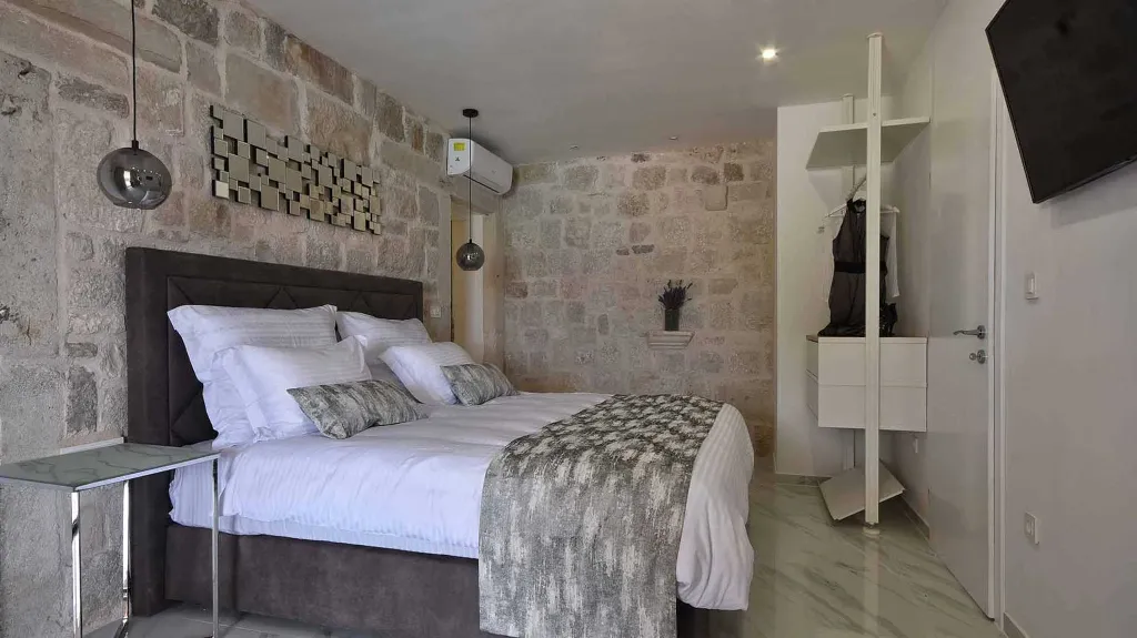 Stone Villa with Infinity Pool & Sea View in Hvar