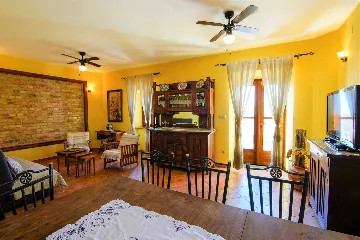 Traditional Villa in Sumartin (Sleeps 8)