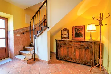 Traditional Villa in Sumartin (Sleeps 8)