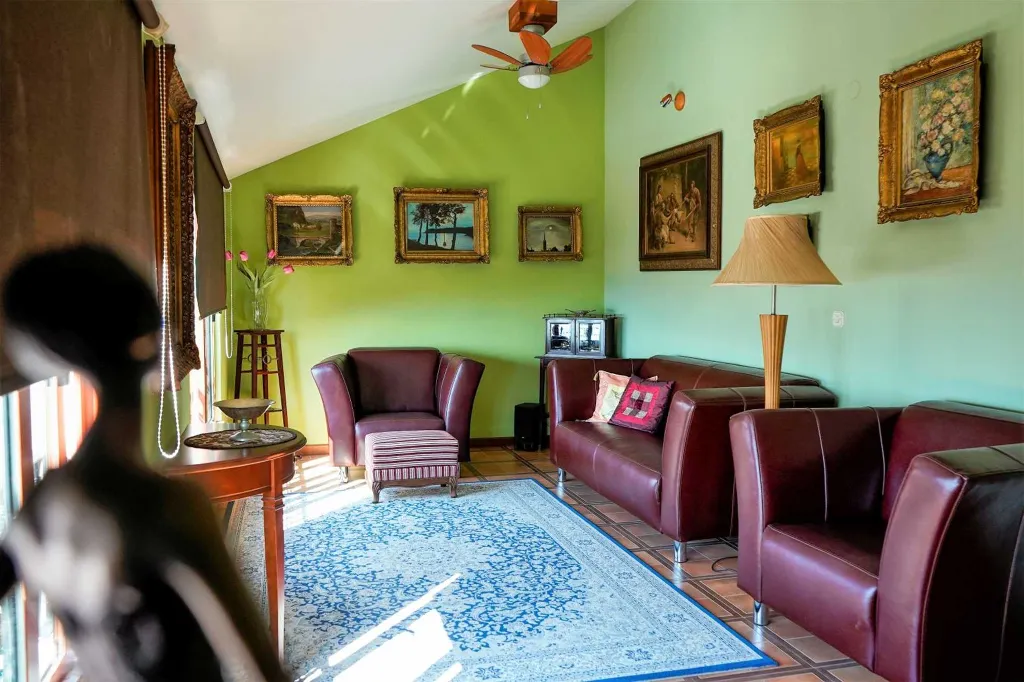 Traditional Villa in Sumartin (Sleeps 8)